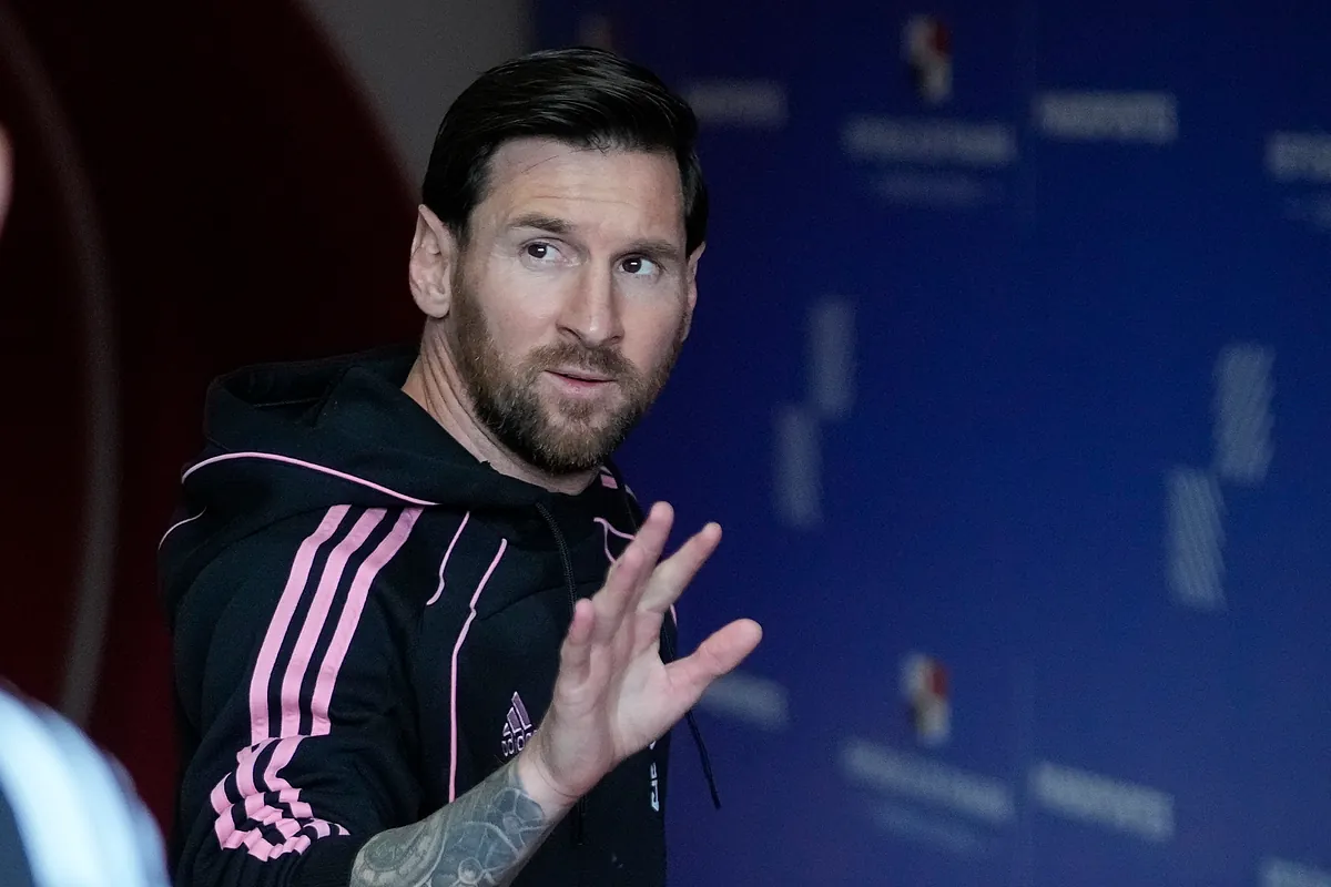 Official Doubts: Messi's Identity Questioned as Passport is Checked Twice